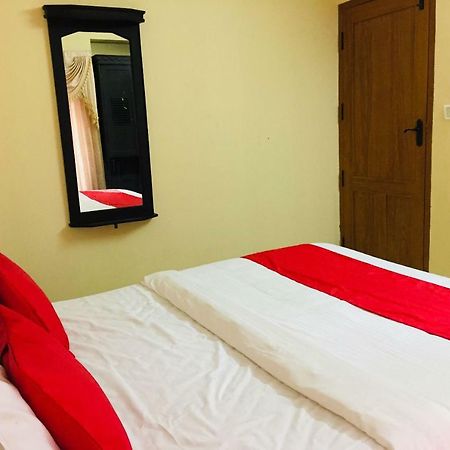 Krishna Gardens Hotel Guruvāyūr Buitenkant foto