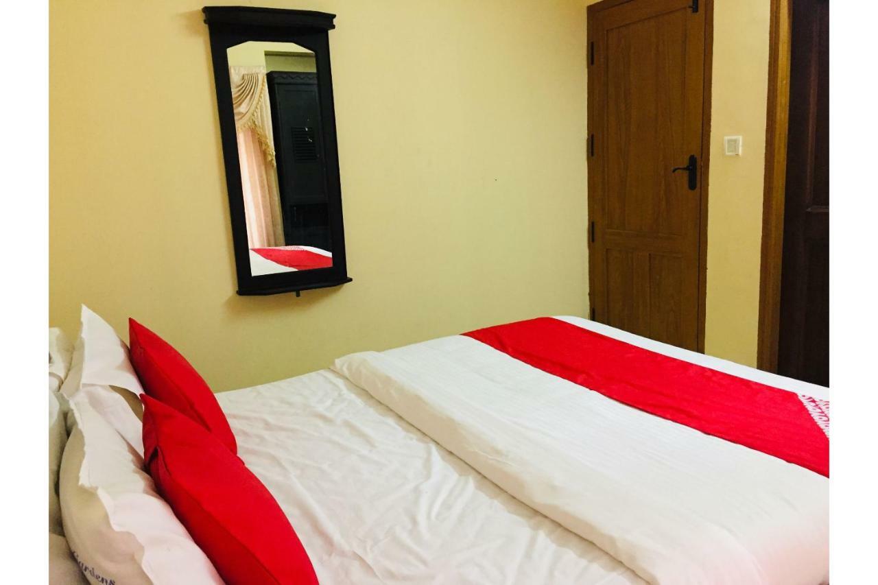 Krishna Gardens Hotel Guruvāyūr Buitenkant foto