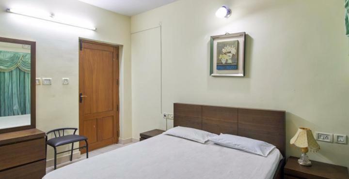 Krishna Gardens Hotel Guruvāyūr Buitenkant foto