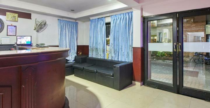 Krishna Gardens Hotel Guruvāyūr Buitenkant foto