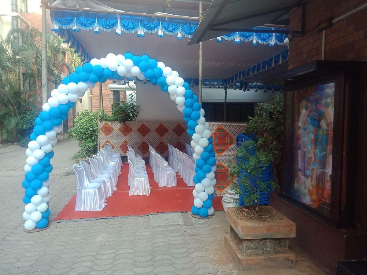 Krishna Gardens Hotel Guruvāyūr Buitenkant foto